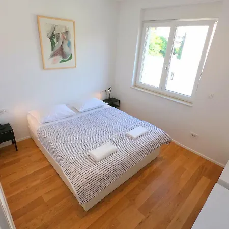 Apartment Lovely Getaway Center