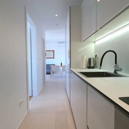 Lovely Getaway Center Apartment Split